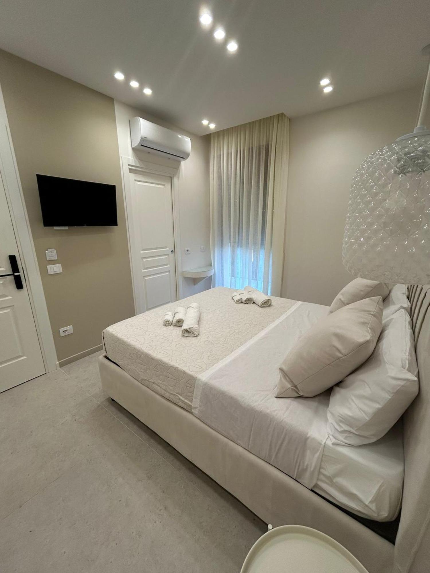 B&B Le Origini เนเปิลส์ ภายนอก รูปภาพ
